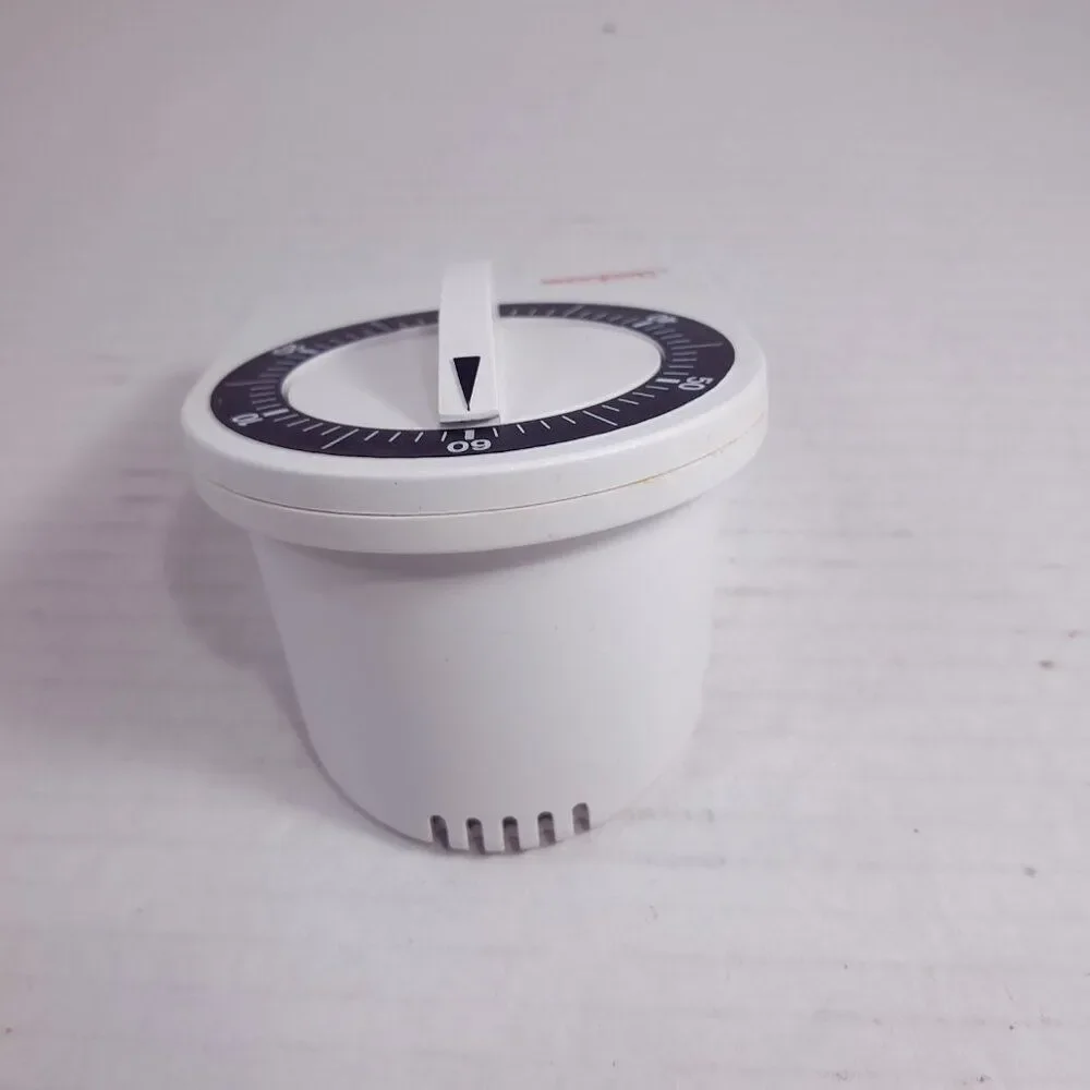 Sunbeam 60 minute kitchen egg timer‎ mechanical white plastic 90353 black dial
